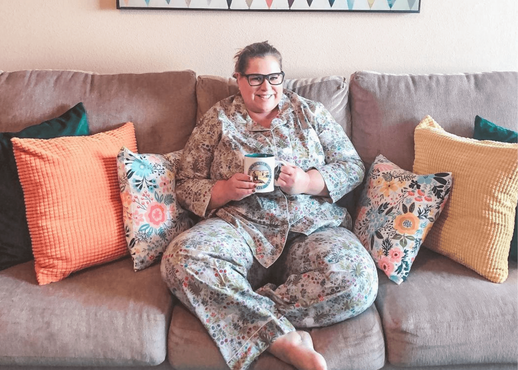Our Favorite Body Positive Bloggers ; Sandae wears the <u><a href="https://printfresh.live/collections/unicorn-garden" target="_blank">Unicorn's Garden Long Sleep Set in Silver</a></u>